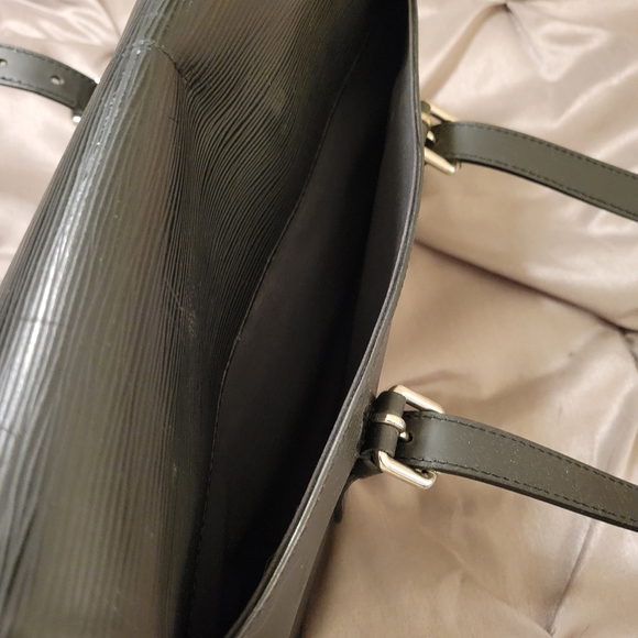Reduced! Louis Vuitton Black Epi Segur MM Satchel - Picture 6 of 14